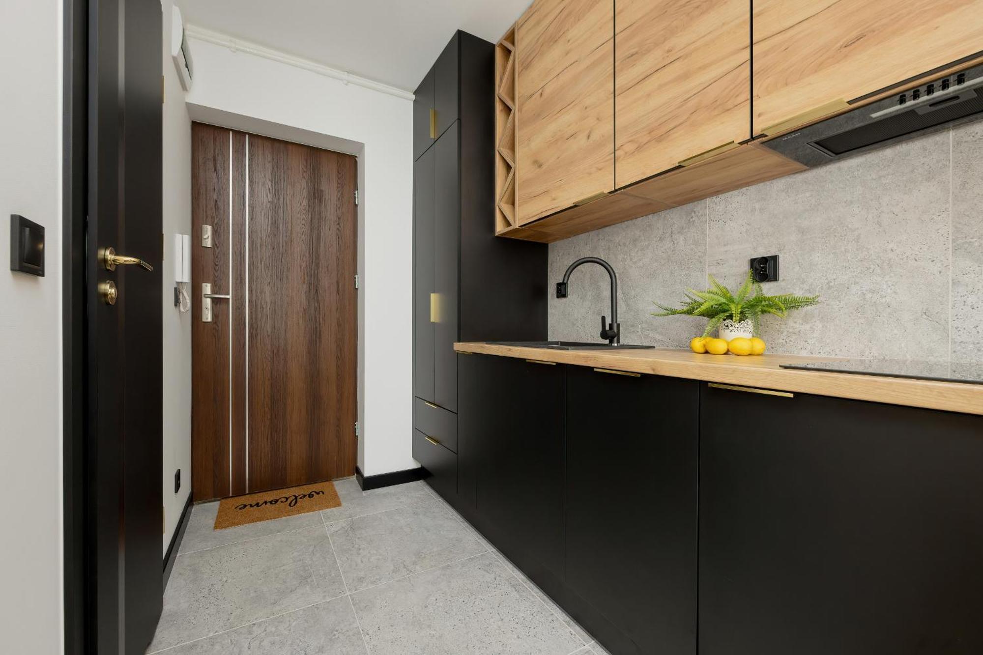 Modern Black & Wooden Apartment Warsaw Near The Airport By Noclegi Renters Exteriör bild